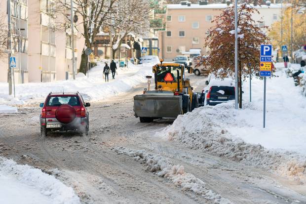 В Чебоксарах  активно идут работы по ликвидации последствий снегопада