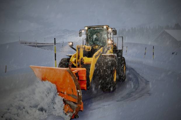 Ульяновские коммунальщики заваливают снегом теплосети