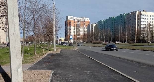 «Никакого комфорта»: петербуржцы пожаловались на нехватку в городе оборудованных остановок