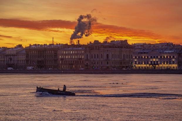 Облачная и дождливая погода ожидается в Петербурге в понедельник