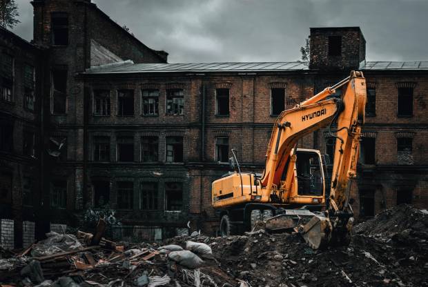 Шугалей напомнил о бесконтрольном сносе исторических зданий в Петербурге после возбуждения дела СК РФ