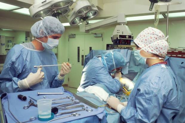 Петербургские хирурги онкоцентра установили 70-летней пациентке 3D-протез