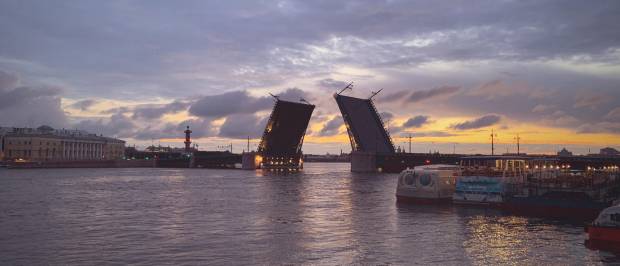 Днём в четверг в Петербурге разведут четыре моста из-за репетиции военно-морского парада