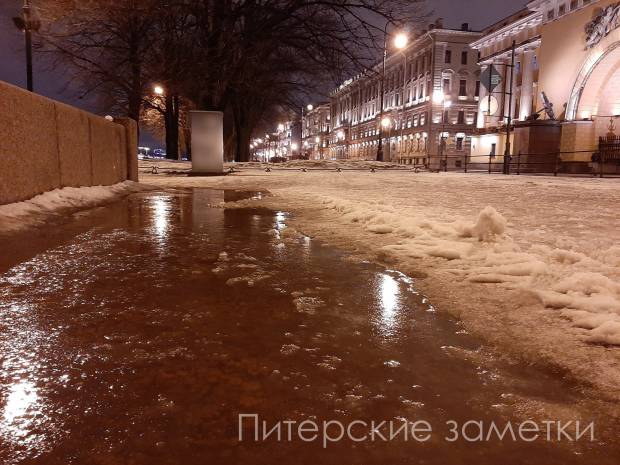 Петербурженка отсудила 300 тысяч рублей за некачественную уборку снега и льда минувшей зимой