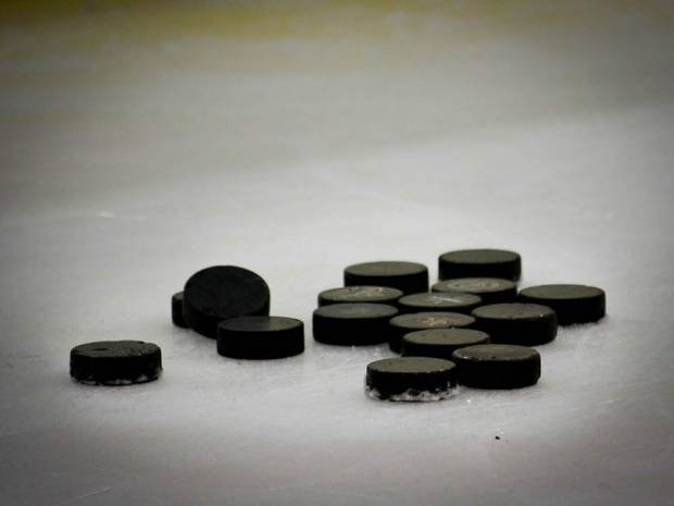 Юный хоккеист скончался во время тренировки в Петербурге