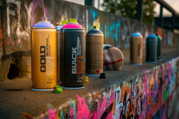Липецкую многоэтажку в микрорайоне «Победа» украсят авангардные граффити