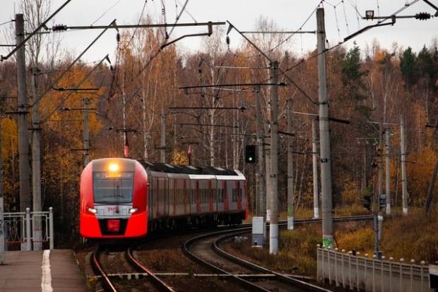 В Волгоградской области поменяли локомотив поезда из Кисловодска из-за потери скорости