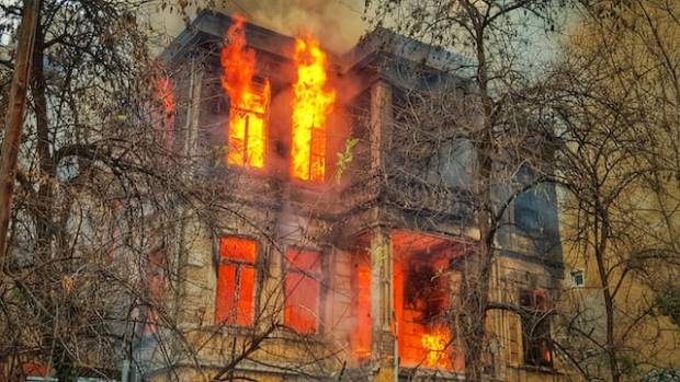 В Таганроге произошел пожар в многоэтажке на Мариупольском шоссе