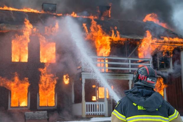 В Мордовии пожар уничтожил два сельских дома