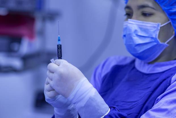 Прививку от гриппа сделали более 750 петербуржцев