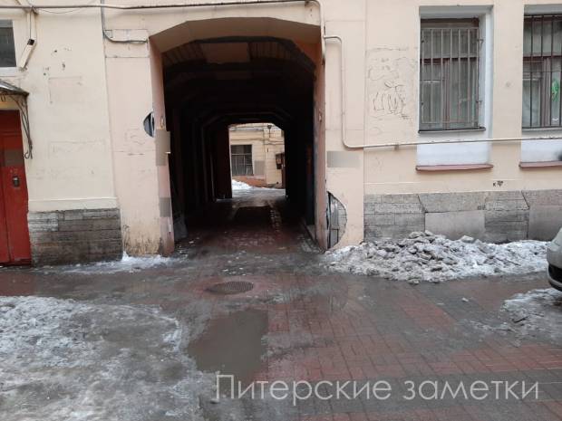 Беглов обувь испортил? Петербуржцы объяснили запоздалую реакцию Смольного на избыток соли при обработке улиц