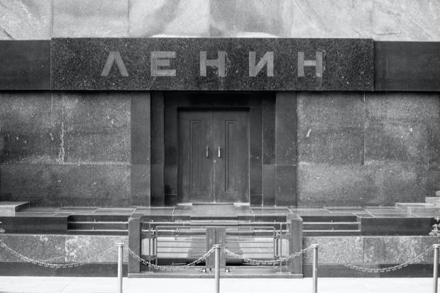 Саратовский депутат предложил похоронить Ленина в честь 100-летия СССР