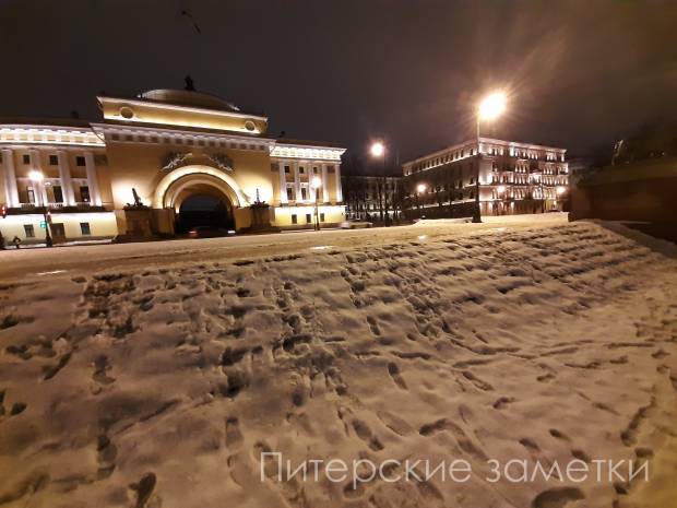 После слов Лукашенко о «вычищенном» Петербурге город погрузился в «снежный коллапс»