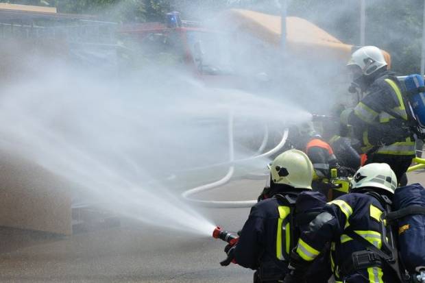 Спасатели ликвидировали открытое горение в ТЦ «Стройпарк» в Балашихе