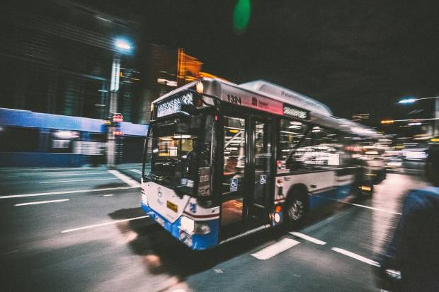 Жители Старого Оскола возмущены отменой пригородного автобуса из-за плохой дороги