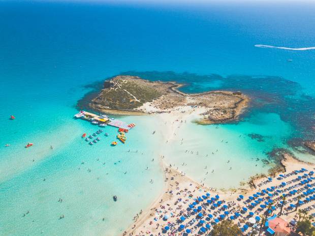 Греция и Кипр потеряли 8090 туристов из России в 2022 году