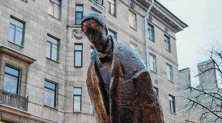 Петербуржцы назвали «нелепый» памятник Блоку отличительным стилем губернатора Беглова