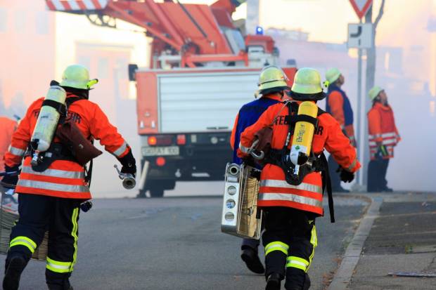 Спасатели эвакуировали  20 человек из горящего дома на Катукова в Липецке