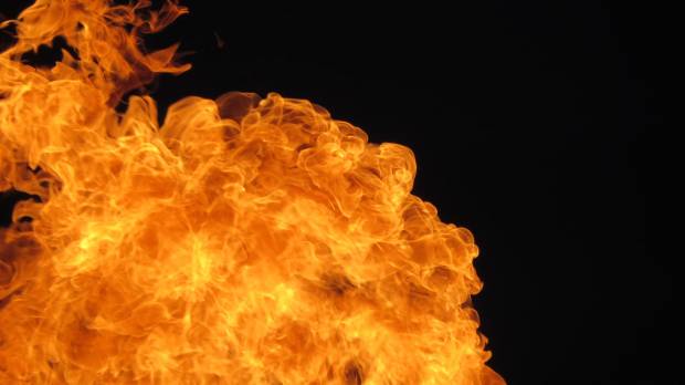 Lenta.ru: на сгоревшей могиле участника спецоперации в Евпатории нашли жидкость для розжига