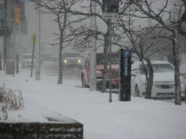 В Волгоградской области образовалась пробка из грузовиков из-за снега