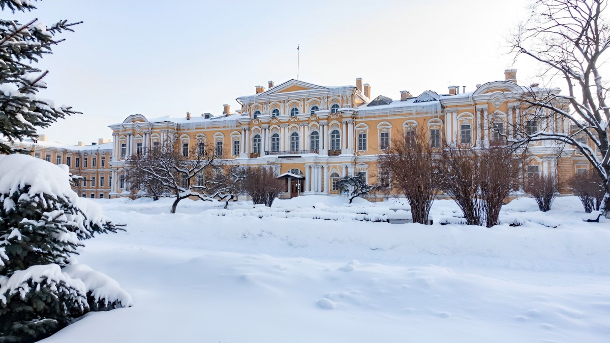 В Петербурге сильный снегопад: «желтый» уровень погодной опасности