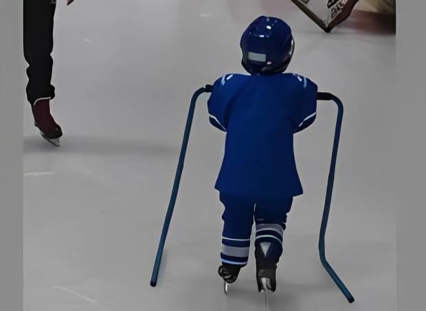 Татьяна Брухунова о достижениях сына в хоккее: «еще нет и трех лет»