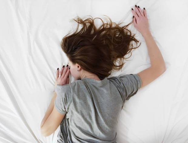 Сонливость: почему людей клонит в сон и чем это опасно