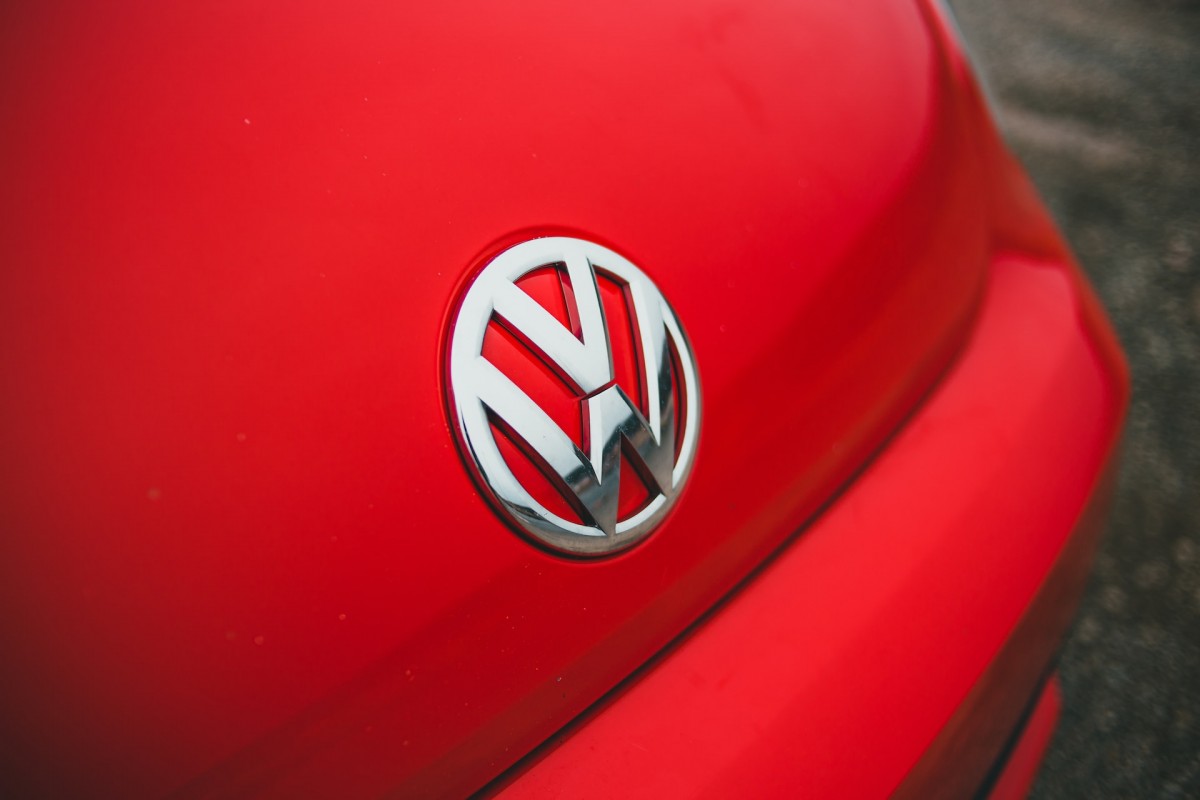 Автосалоны в РФ привезли из КНР новые седаны Volkswagen Bora которые стоят от 21 млн рублей