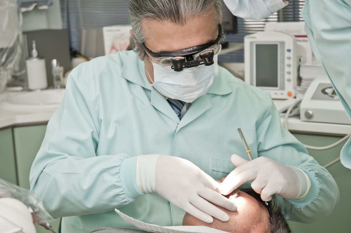 Здоровье с доставкой специалисты областной стоматологии ведут приём в Долинске