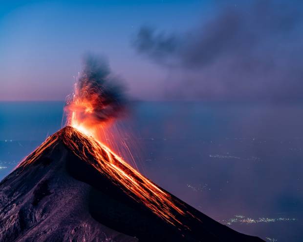 Изза извержения вулкана спутниковая связь может перестать работать на 50 поверхности Земли
