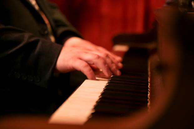 В Барнауле на благотворительном концерте выступит пианист Даниил Крамер