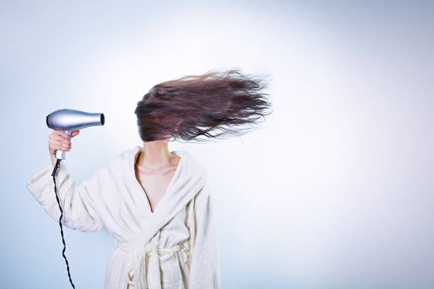Дерматолог Гаевская сообщила что остановить выпадение волос поможет витаминотерапия