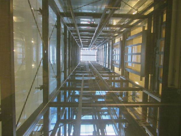 Новый лифт появился в историческом доме на Фурштатской