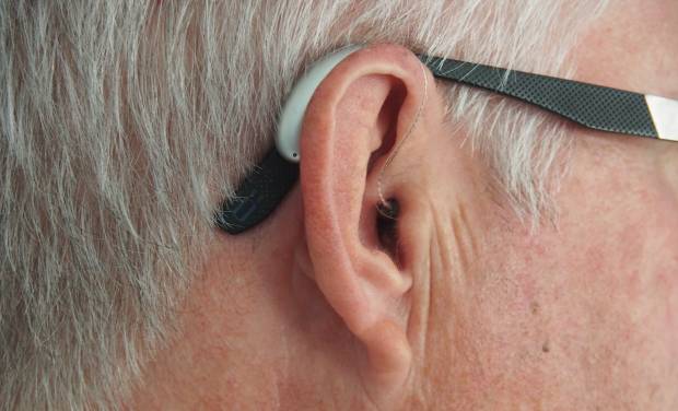Китайские ученые создали датчик активности мозга который подключается через ухо