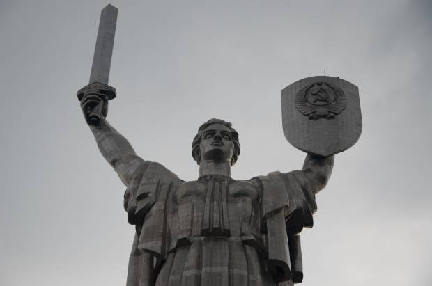 Переделка монумента Родинамать вызвала недовольство в Киеве