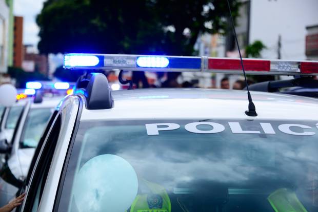 Женщинуводителя с синими и красными фарами по ошибке приняли за сотрудника полиции