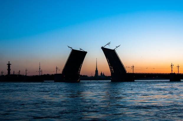 Петербургские мосты завершают навигацию