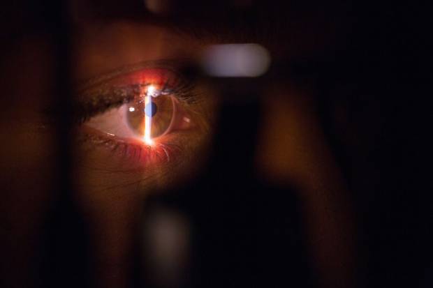 Какие симптомы могут указывать на проблемы с сетчаткой глаза рассказала врач Светлана Митрофанова
