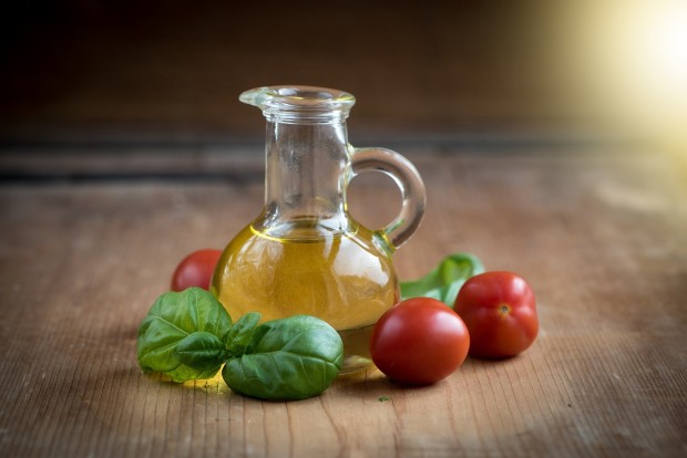 Употребление оливкового масла помогает бороться с развитием болезни Альцгеймера считают эксперты Обернского университета